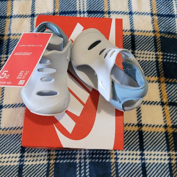 Boy's Nike Sunray Protect 3 Size 5C - Picture 1 of 1